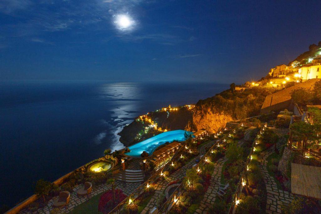 moon-night-amalfi-hotel
