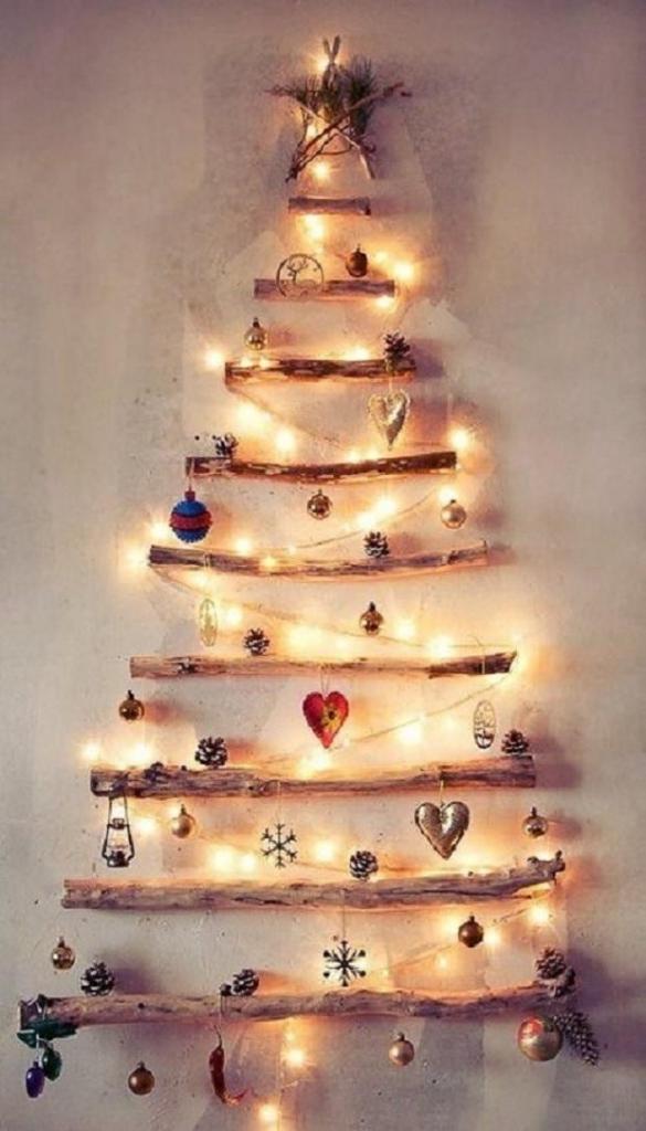 albero-di-Natale-con-rami-decorati