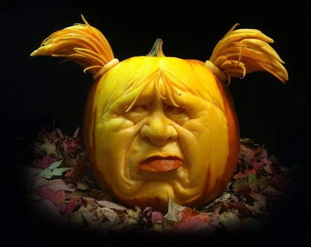 rayvillafanepumpkinsculptures_Most Expressive Pumpkin Faces Ever-10
