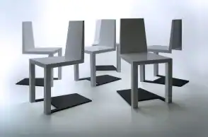 Shadow Chair: la sedia che sfida la gravità