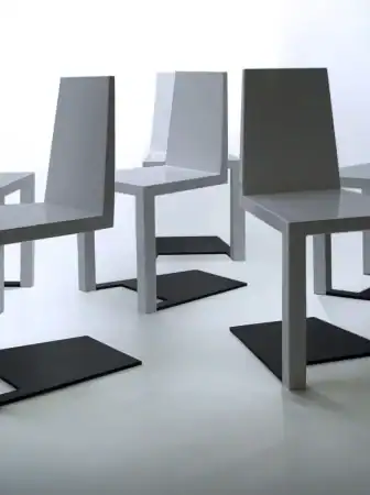 Shadow Chair: la sedia che sfida la gravità
