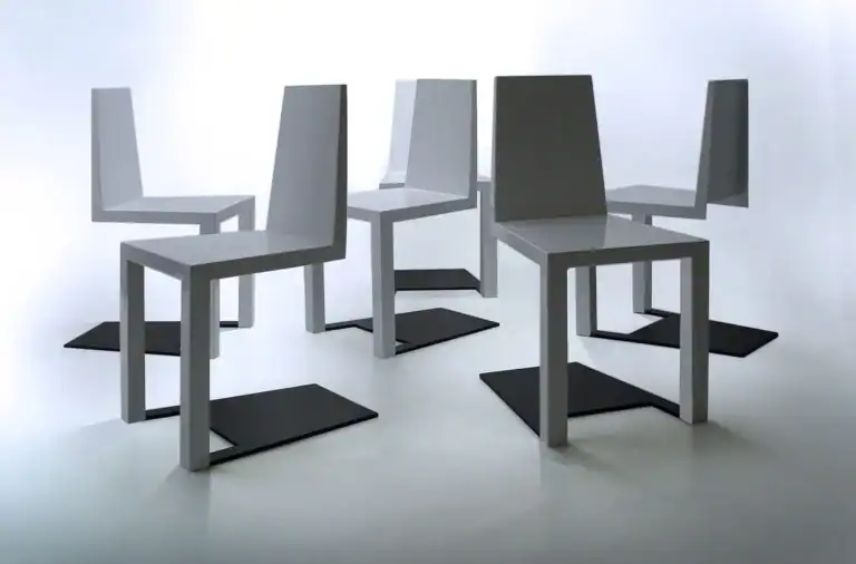 Shadow Chair: la sedia che sfida la gravità