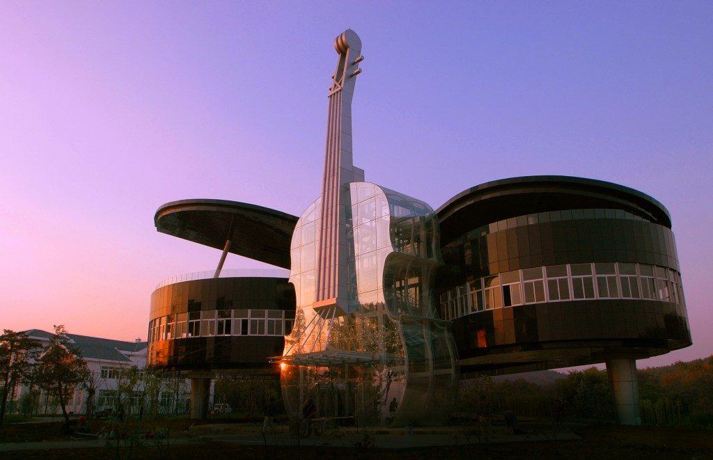 Piano House di Huainan in Cina a forma di pianoforte e violino