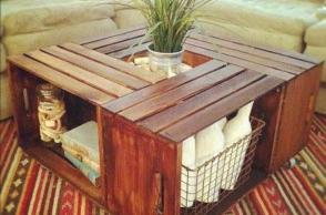 Tavolo con le cassette di legno