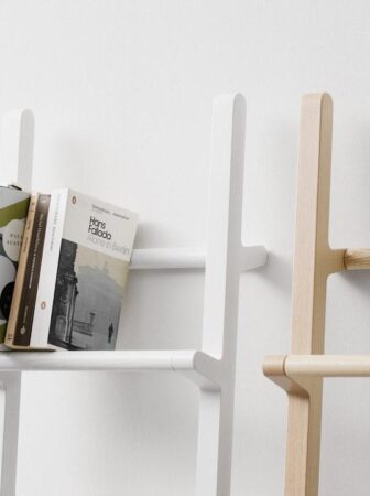 Verso Shelf di Mikko Halonen: la libreria a forma di scala