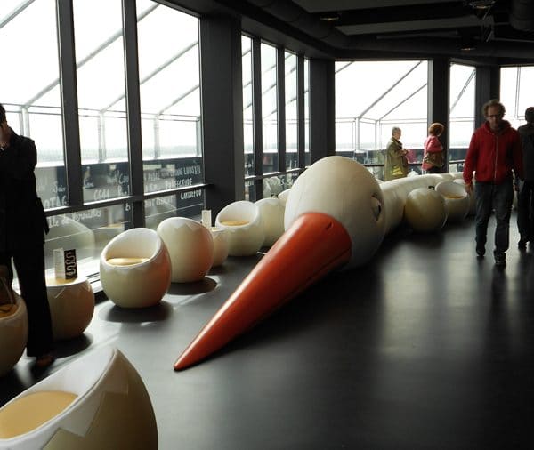 Egg Chairs – Bar Le Nid
