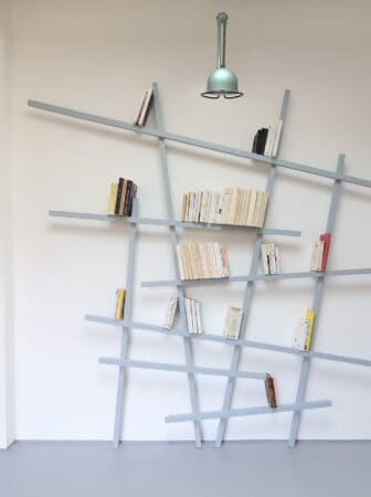 Libreria Mikado: il design gioca con gli equilibri