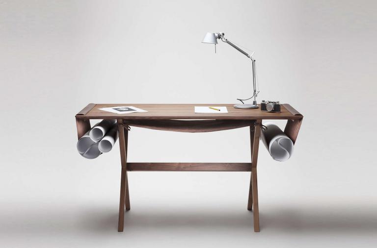 Oscar scrittoio: un mobile in noce Valsecchi 1918