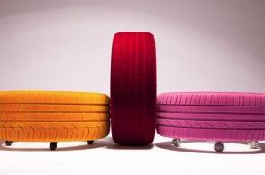 Un tavolino da uno pneumatico riciclato