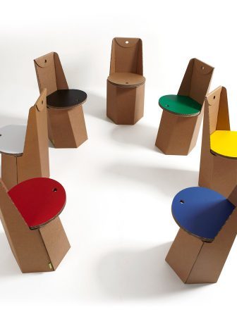 Sedie di cartone per un design sostenibile