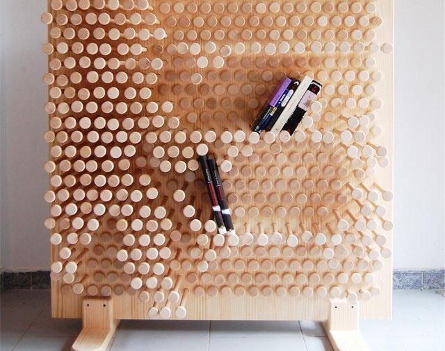 Pin Press, una mensola divertente e giocosa