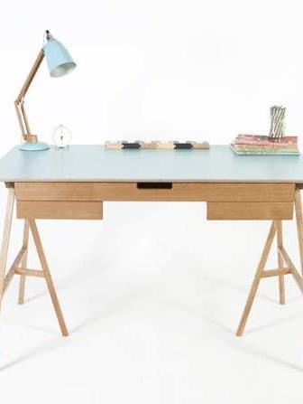 Plan Desk, una scrivania semplice e funzionale