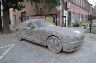 Una BMW insolita tra le strade di Pechino