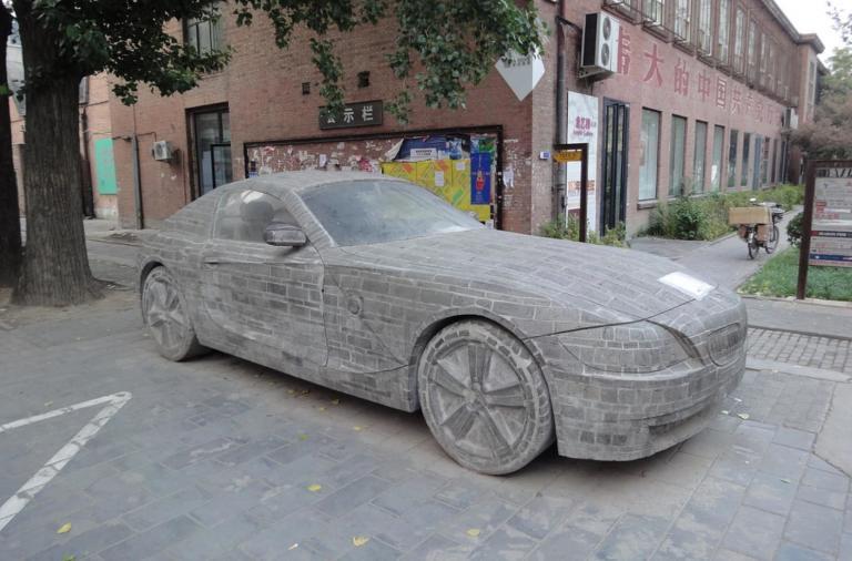 Una BMW insolita tra le strade di Pechino