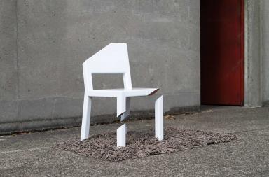Cut Chair, la sedia “tagliata” di Peter Bristol