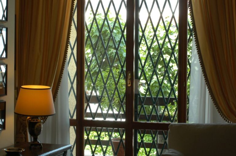 Per una casa sicura: come scegliere grate di sicurezza per le finestre.