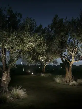 Luce&Light: sognanti sospensioni e steli di luce outdoor