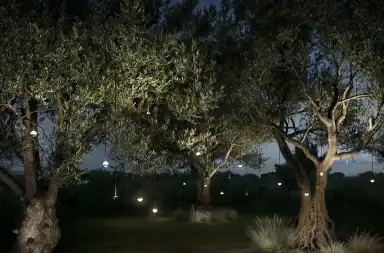 Luce&Light: sognanti sospensioni e steli di luce outdoor