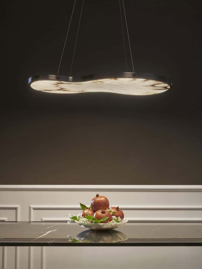 Sospensione in alabastro FABULA in ambiente living