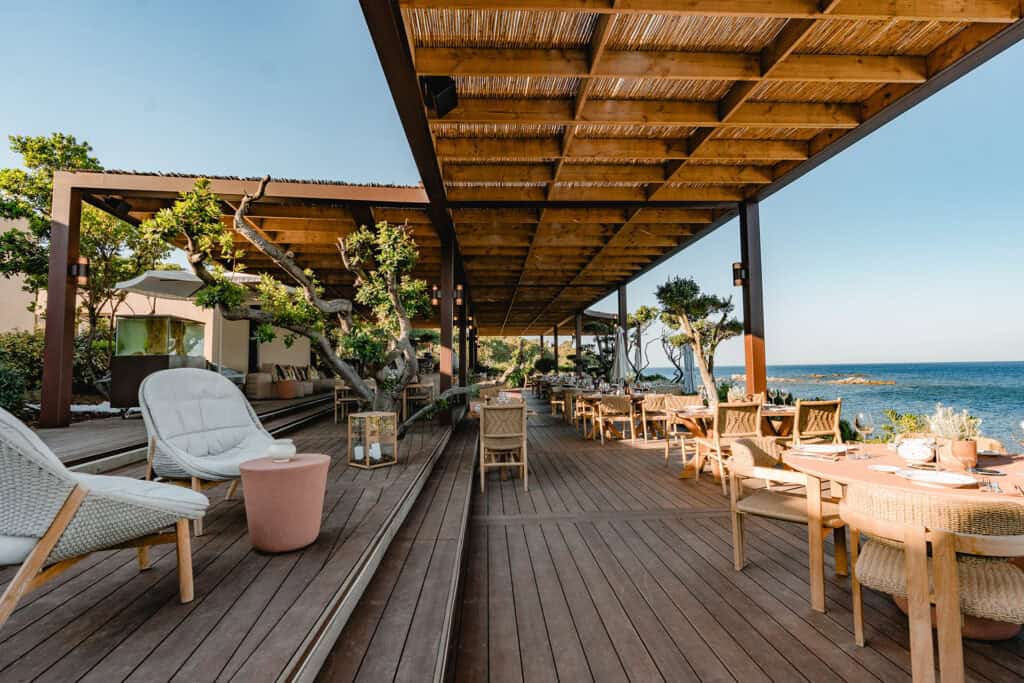 Terrazza sul mare del ristorante La Crique Cala Longa
